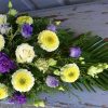 Tűzött sírcsokor lila-krém virágokkal